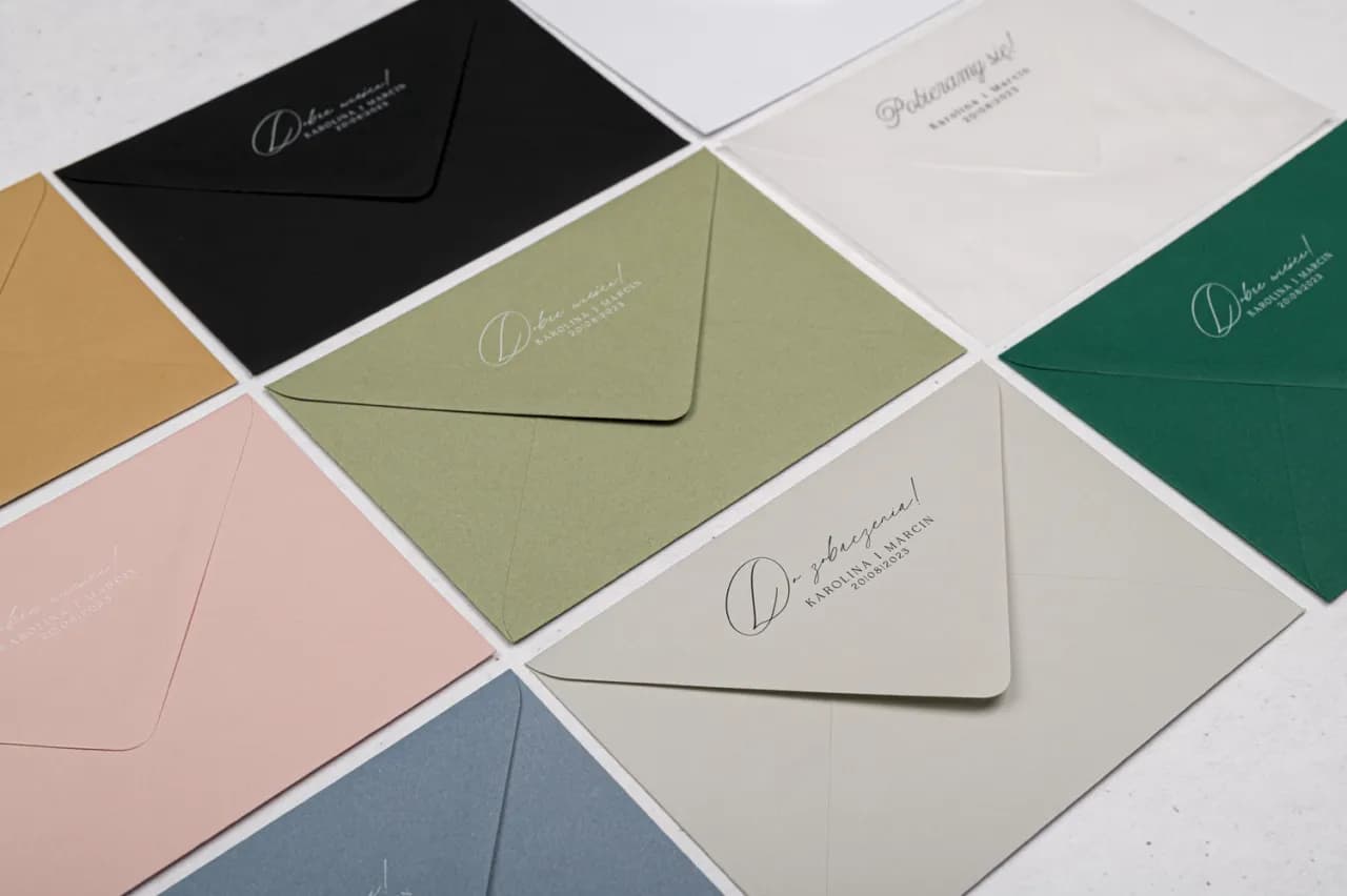 Etykieta koperty ślubnej: Jak zaadresować i podpisać z klasą?