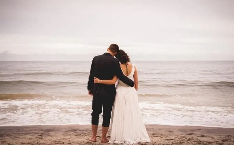 Kto płaci za suknię ślubną? Tradycja, dziś i rozmowy bez spięć.