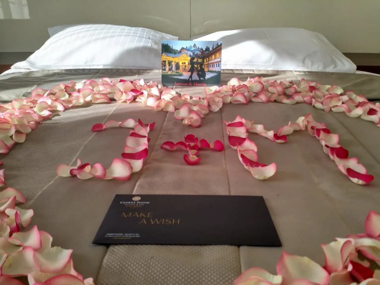 Prezent na rocznicę ślubu: Niezapomniane pomysły na każdą okazję