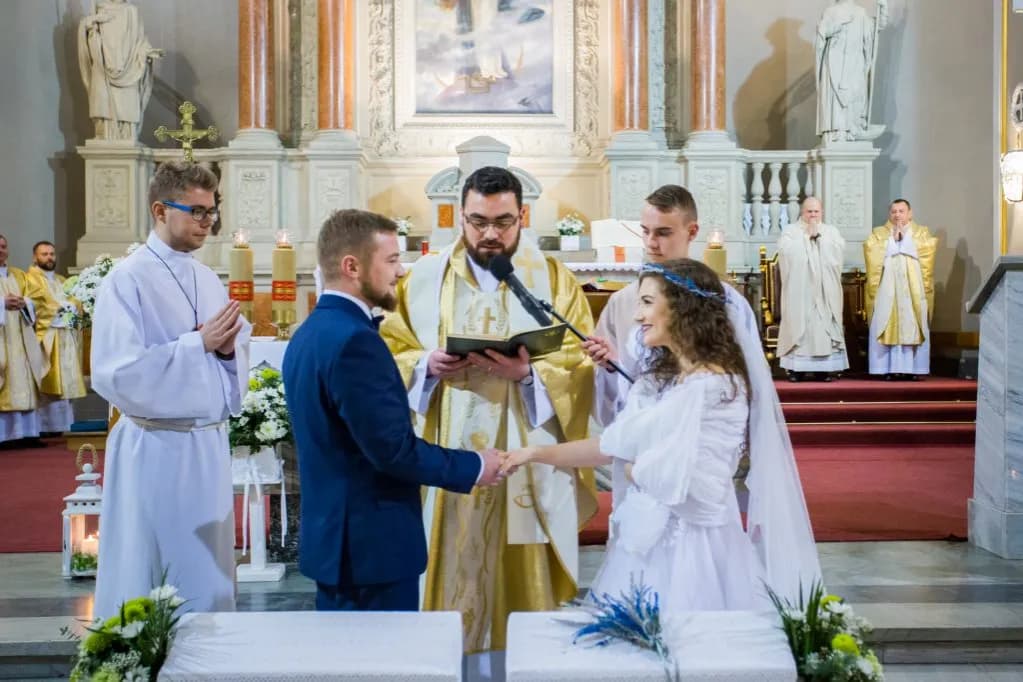 Co ksiądz mówi na ślubie kościelnym? Pełna liturgia krok po kroku