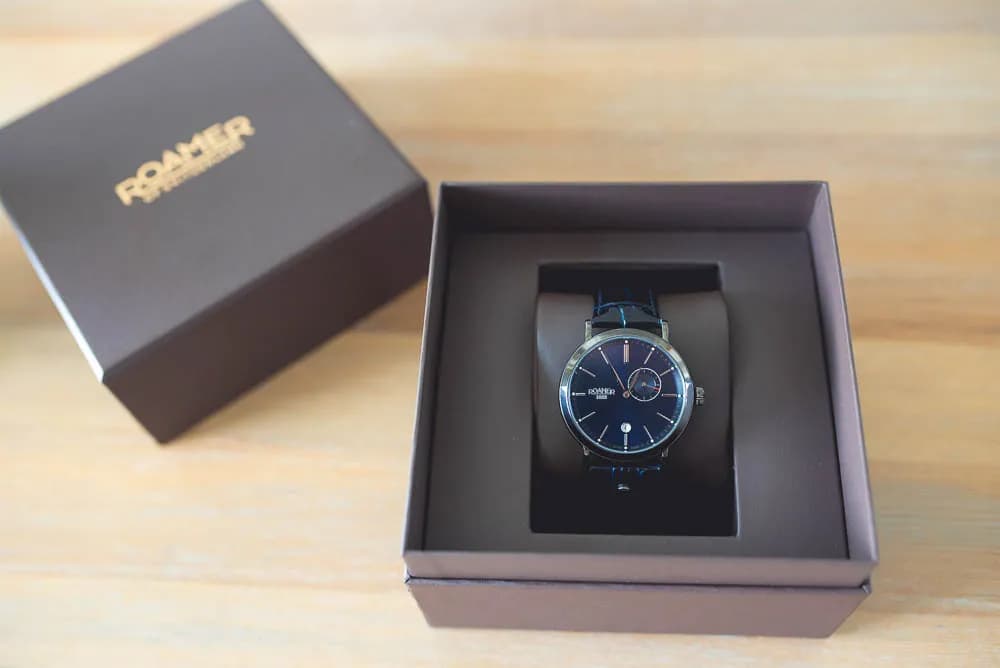 Prezent dla męża na rocznicę: Jak wybrać idealny i zaskoczyć?