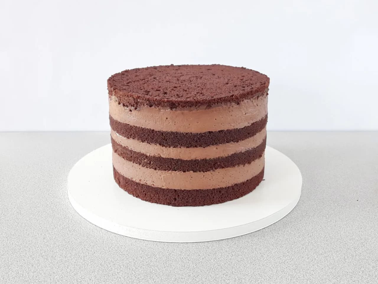 Jak używać rantu cukierniczego? Idealnie prosty tort bez stresu